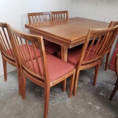 #1512 â€¢ Dinning Room Table, Leaf, And 6 Chairs-Table Measures Approx: 47.25