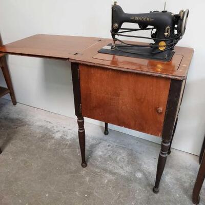 #1506 â€¢ Vintage Singer Hideaway Sewing Machine measures approx 21.5