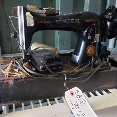 3410	
Vintage Singer Sewing Machine
Vintage Singer Sewing Machine