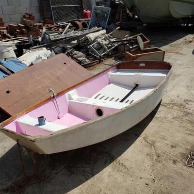 460	
NHYC Sail/Row Boat
NHYC Sail/Row Boat Length 8FT
NOTE:
VESSEL BEING SOLD ON BILL OF SALE ONLY