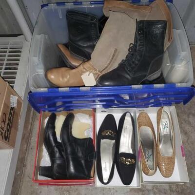 4031: Pairs Of Shoes
Brands Include Ross Hommerson, Aerosols, Bare Traps, and More! Sizes Include 10.5, 10 M,
