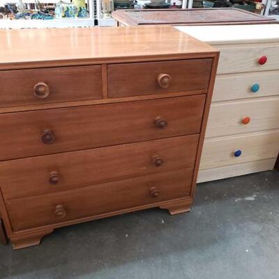 1520	
2 Dressers
Ranging In Size From: 31.5