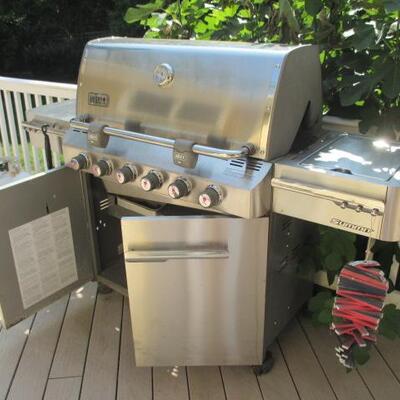 Weber Summit BBQ with Side Burners 