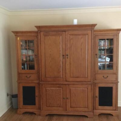 Wall unit for 44” TV. 6 sections.