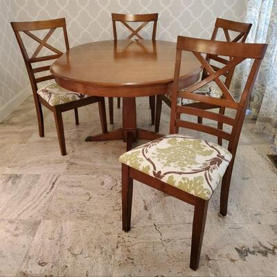 American Signature Dining Table & Chairs