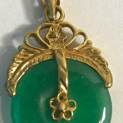 https://www.ebay.com/itm/124367460257	WL126 JADE AND 18K GOLD PLATE ROUND PENDANT	100	Buy-It-Now
