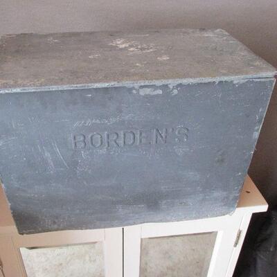 Vintage Borden's milk box