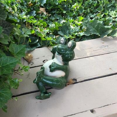 Frog garden art 