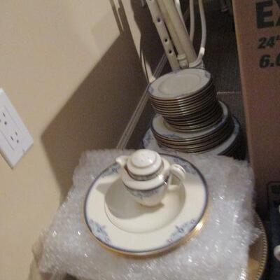 Lenox China Service "Eleanor" Service for 12 