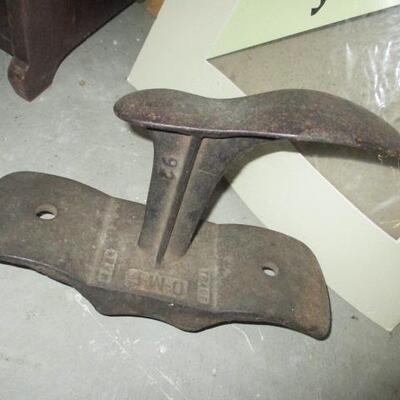 Cast Iron Cobbler Shoe Stand/Rustic Shoe Stand/Door Stopper/Farmhouse Shoe Stand 