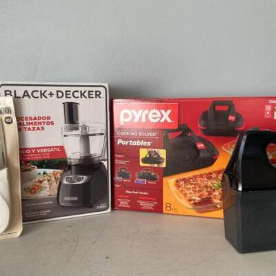 Pyrex Portables Black + Decker Food Processor, NIB