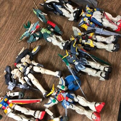 Gundam lots of figures, accessories and weapons 