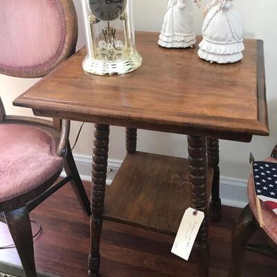 Antique oak table $110
20 X 20 X 29