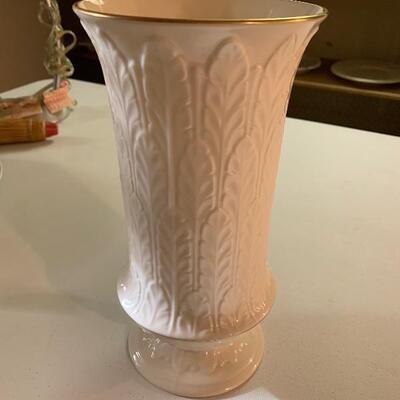 Lenox Vase - Originally $65 NOW ON SALE For ONlY $45 â€” hurry on this - it wonâ€™t last- have only 1 Piece!