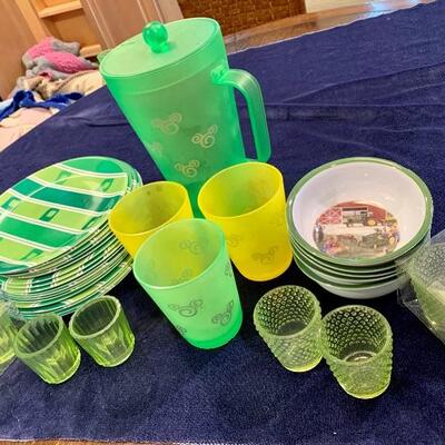 REUSABLE PLASTIC SET NOW ONLY $45 INCLUDES 6 GLASS VOTIVE HOLDERS As Shown