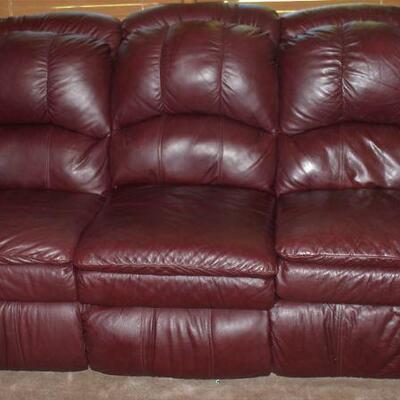 Beautiful Leather Sofa w/ 2 Side Recliners