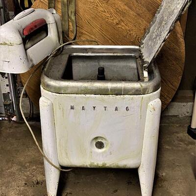 Imagine Wash Day with this vintage Maytag .  Okay let's not but it's still pretty cool.