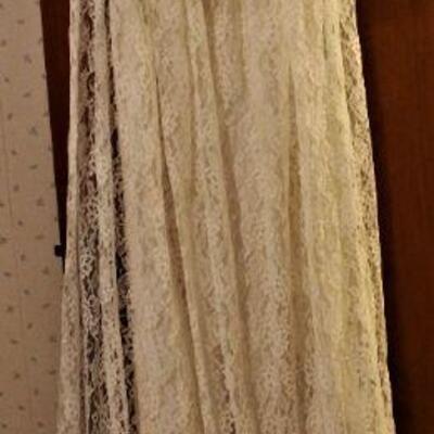 Classy vintage wedding dress with veil.