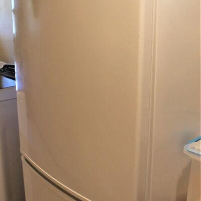 Whirlpool roomy upright freezer is in like new conditon.
