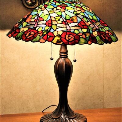 Gorgeous Tiffany styled accent lamp.