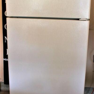 Hotpoint Refrigerator is in excellent, clean condition.