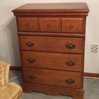 https://www.ebay.com/itm/114454845753	TL0016 4 Drawer Chest Tall Early American Style Pickup Only		Buy-It-Now	 $95.00 
