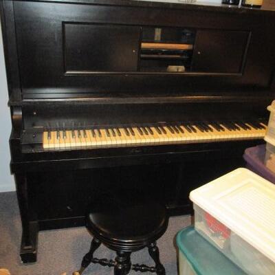 ANTIQUE PLAYER PIANO WITH ROLLS 