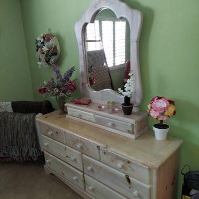 Part of entire bedroom set $550 all