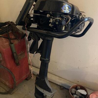 Small outboard motor