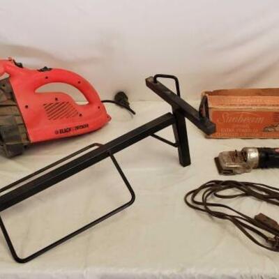 539	

Portable Hanging Saddle Rack, Sunbeam Clippers and Leaf Blower
Portable Saddle Rack, Sunbeam Clippers and Leaf Blower
1- Portable...