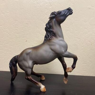 79	

Collectable Breyer Rearing Horse
Collectable Breyer Rearing Stallian Horse
Makers mark on horse