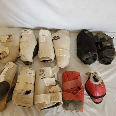 442	

Lots of Name Brand Splint Boots and single pair of Red Bell Boots
10 + or - Front and Back Splint Boots Lots of Name Brand Splint...