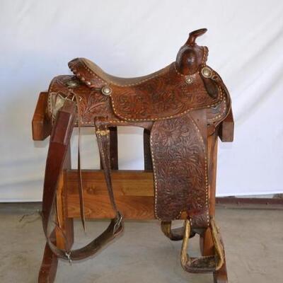 214	

Vintage Billy Cooks Monte Forman Balance Ride Western Saddle
This is Vintage Billy Cook 15 1/2