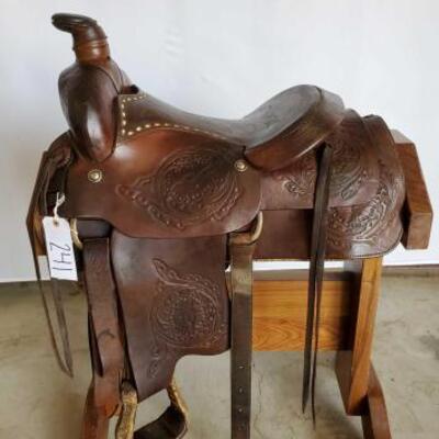 241	

Western Roping Saddle with Buck Stitching
16 1/2