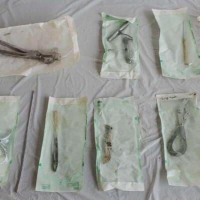 87	

Miscellaneous Veterinary Tools
Mixed Lot of Veterinary Tools including: emasculator and others. See pictures for full description...