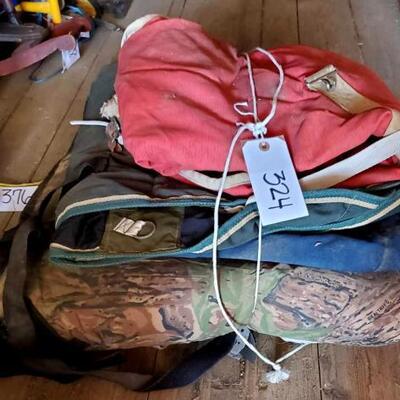 324	

Foal / Mini and Standard Size Blankets
Foal / Mini and Standard Size Blankets
4 - foal / mini size blankets 1 is Broken Horn Brand...