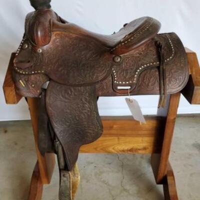 230	

Western Roping Saddle
15