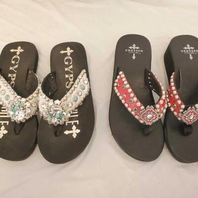 Two Pairs of Swarvoski Crystal Embellished Gypsy Soule Flip Flops Size 9
Hard to find Gypsy Soule Flip Flops
1- One pair of Crossed By...