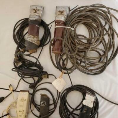 255	

Lots of Brand Name and Vintage Clippers that all turn on
Oster electric animal clipper
John Oster "Butch clipper
Manning...