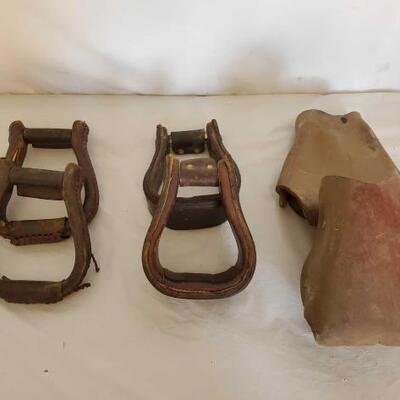 412	

Heavy Harness Leather Hock Hobbles and a Livestock Halter
Heavy Harness Leather Hock Hobbles and a Livestock Halter