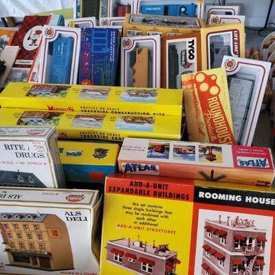 HO Scale, N Scale 
Tyco, Bachman, Atlas
Model kits