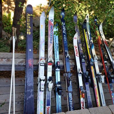 A bunch of ski's 