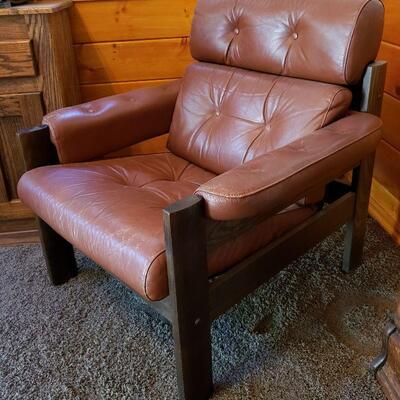 Vintage leather lounge chair