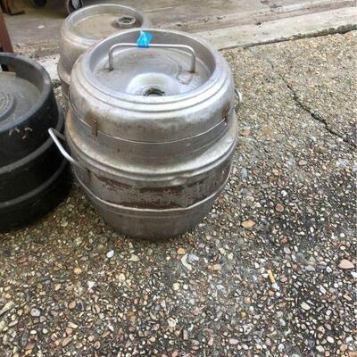 https://www.ebay.com/itm/124408712083	TL6004: Jax Beer Keg boiling pot with handles pickup only		 Buy-It-Now 	 $150.00 
