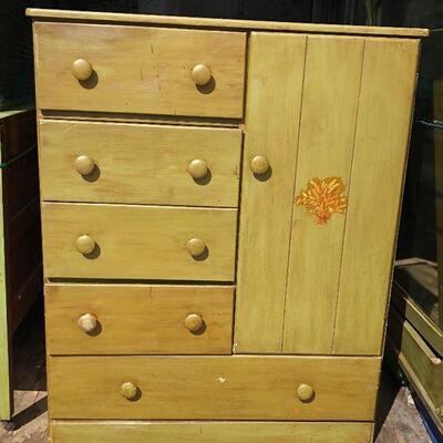 https://www.ebay.com/itm/124377631173	LAR1014 Distressed Americana Children's 5 Drawer Chest Pickup Only		 $175.00 	 Buy-It-Now 
