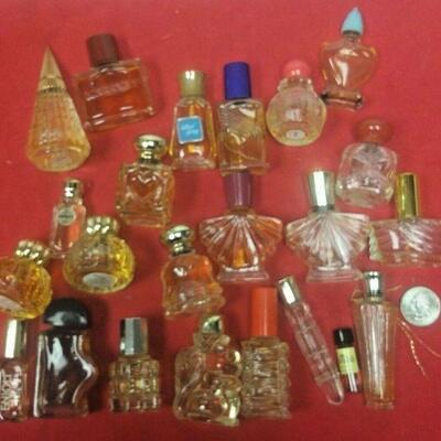 https://www.ebay.com/itm/124390005285	LX3032 LOT OF 23 USED VINTAGE PERFUME & COLOGNE BOTTLES SOME WITH PRODUCT		Buy-It-Now		 $33.00 
