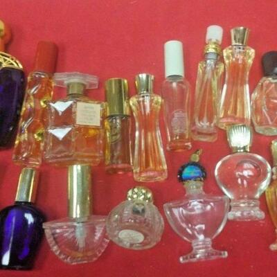 https://www.ebay.com/itm/124390005283	LX3033 LOT OF 17 USED VINTAGE PURFUME & COLONE BOTTLES SOME WITH PRODUCT		Buy-It-Now		 $23.00 
