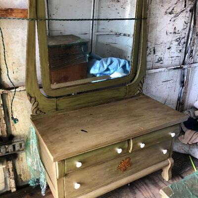 https://www.ebay.com/itm/114456674162	LAR1015 Country Distressed 3 Drawer Chest with Mirror Pickup Only		 $224.99 	 Buy-It-Now 
