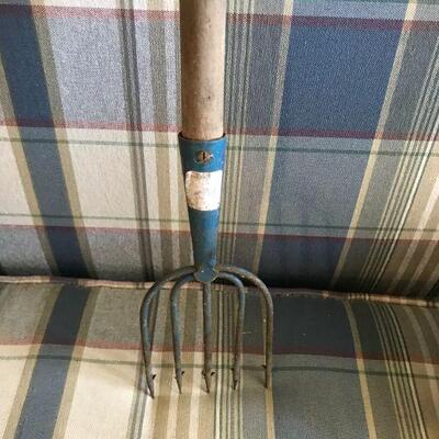 VINTAGE FROG SPEAR