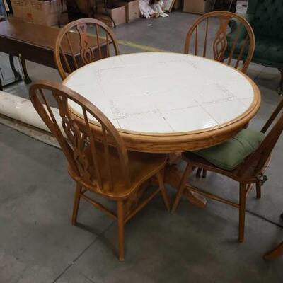 #1094 • Kitchen Table With Chairs